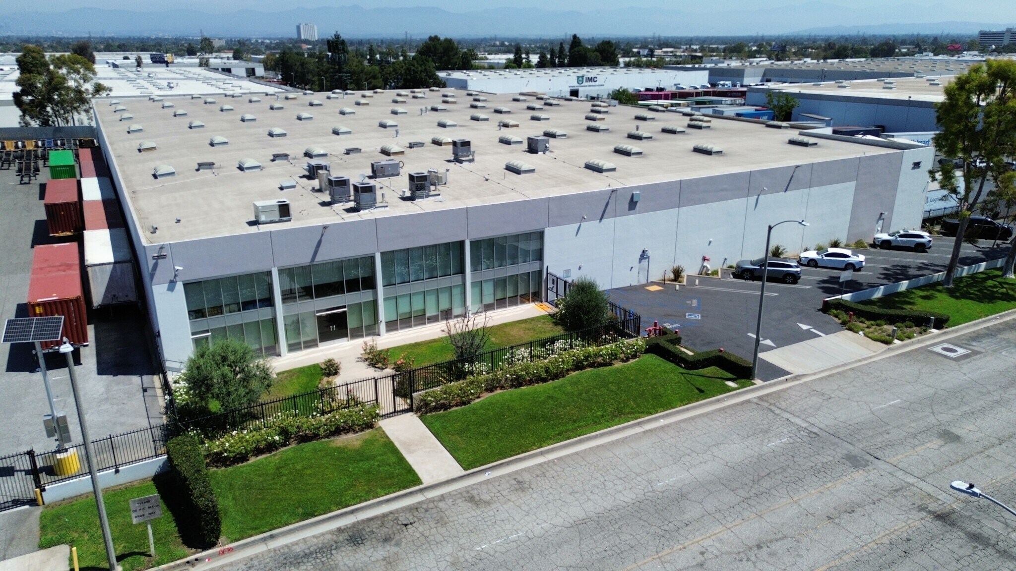 575 W Manville St, Compton, CA à louer Photo de l’immeuble– Image 1 sur 7
