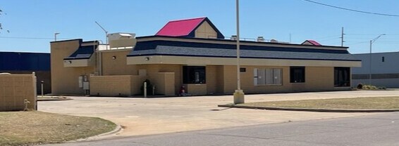 1211 SW Lee Blvd, Lawton, OK à vendre - Photo de l’immeuble – Image 2 sur 11