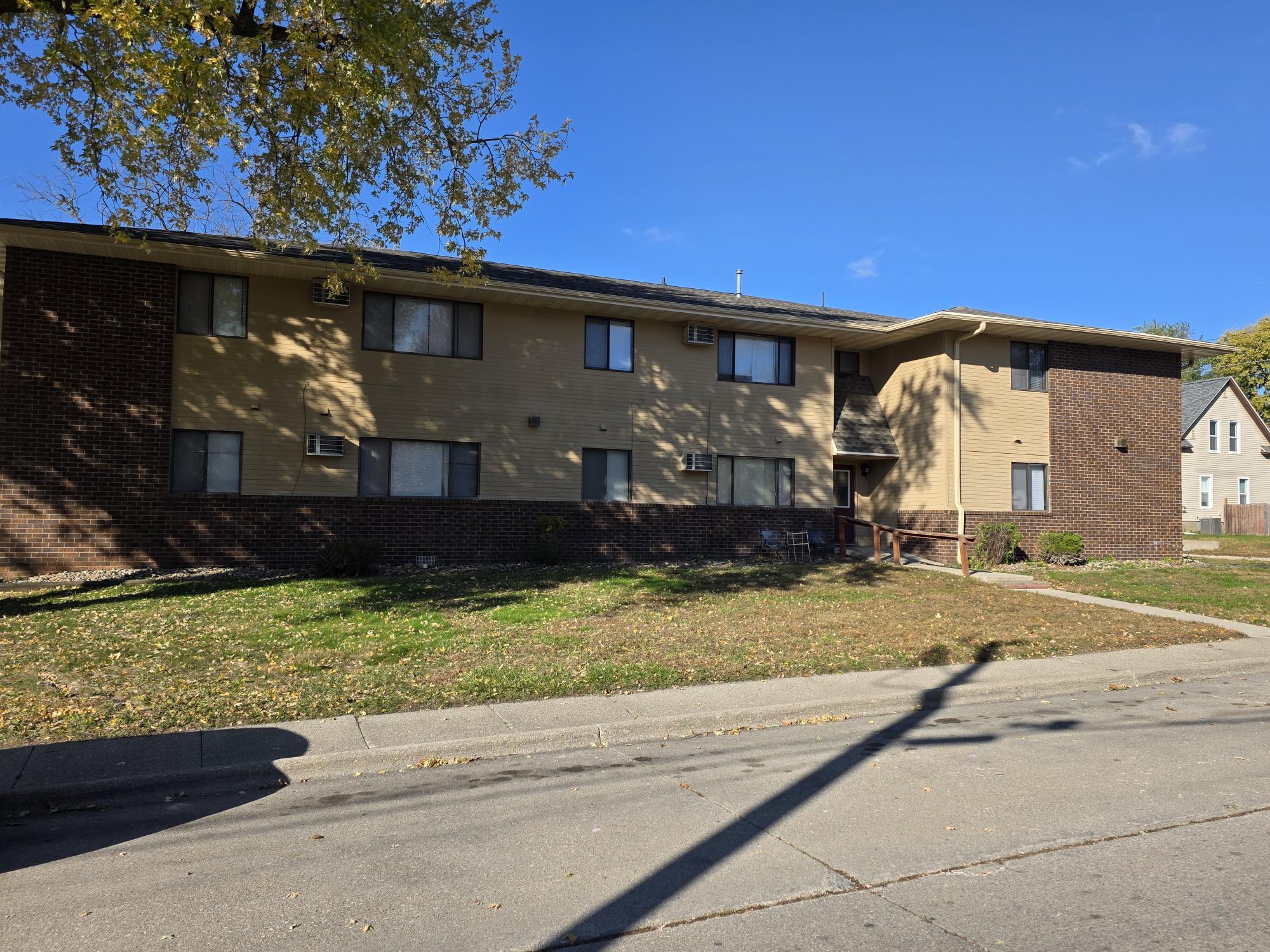 115 S 5th Ave W, Newton, IA à vendre Photo principale– Image 1 sur 5