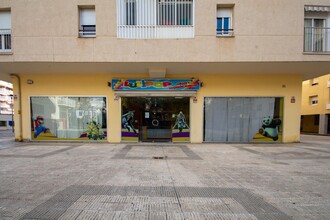 Local commercial dans Vilanova i la Geltrú, Barcelona à louer Photo de l’immeuble– Image 2 sur 18