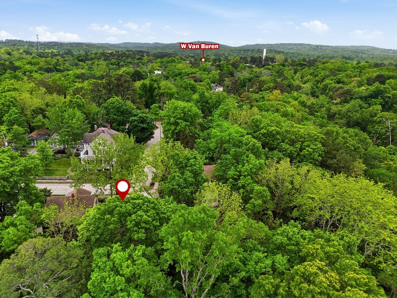 5 Ojo St, Eureka Springs, AR à vendre - Photo de l’immeuble – Image 3 sur 57