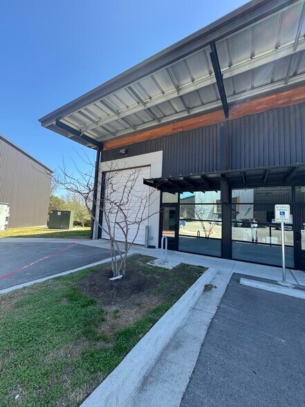 2500 S Hwy 183, Austin, TX à louer - Photo de l’immeuble – Image 1 sur 8