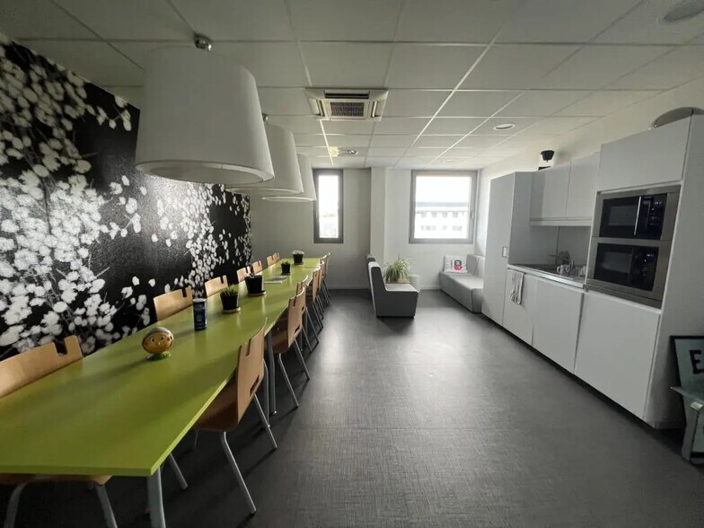 Bureau dans Reims à louer - Photo de l’immeuble – Image 2 sur 7