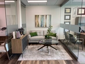 400 W Davis St, Conroe, TX à louer Photo intérieure– Image 2 sur 7