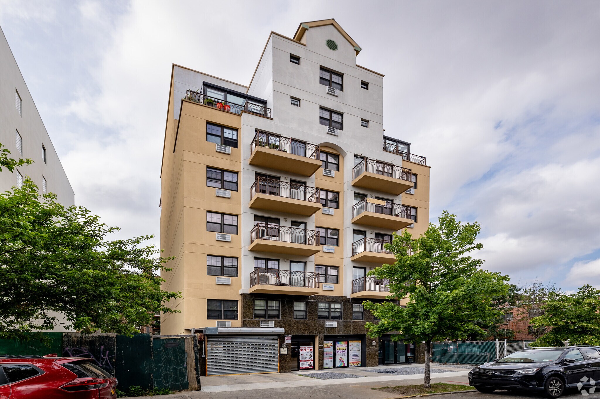 14477 Barclay Ave, Flushing, NY à vendre Photo principale– Image 1 sur 7