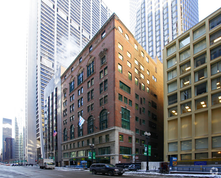 10 N Dearborn St, Chicago, IL à louer - Photo de l’immeuble – Image 3 sur 13