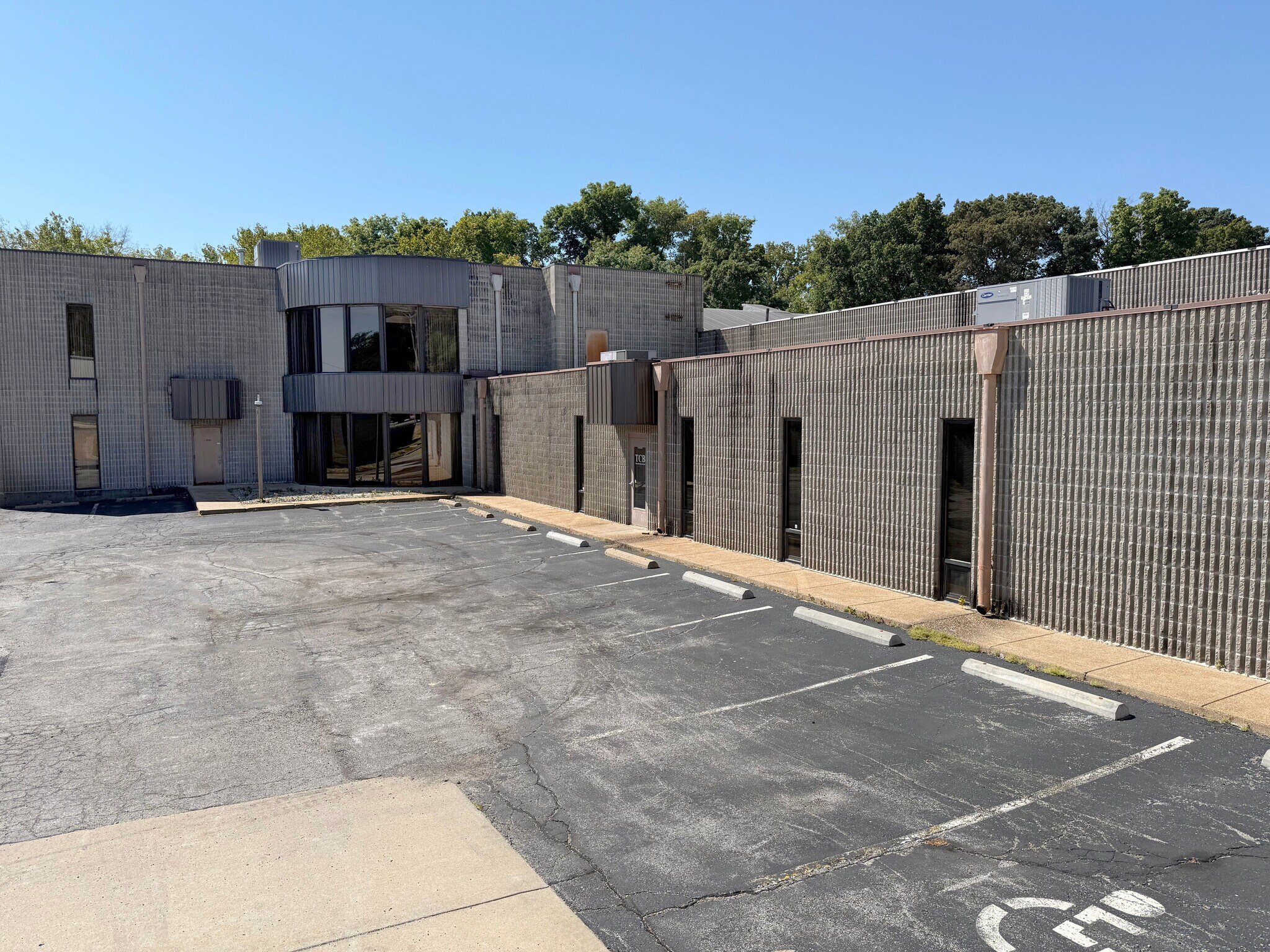 9530 Watson Industrial Park, Crestwood, MO à louer Photo principale– Image 1 sur 5
