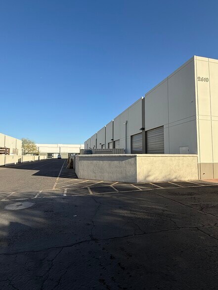 2610 E Mohawk Ln, Phoenix, AZ à vendre - Photo de l’immeuble – Image 3 sur 7