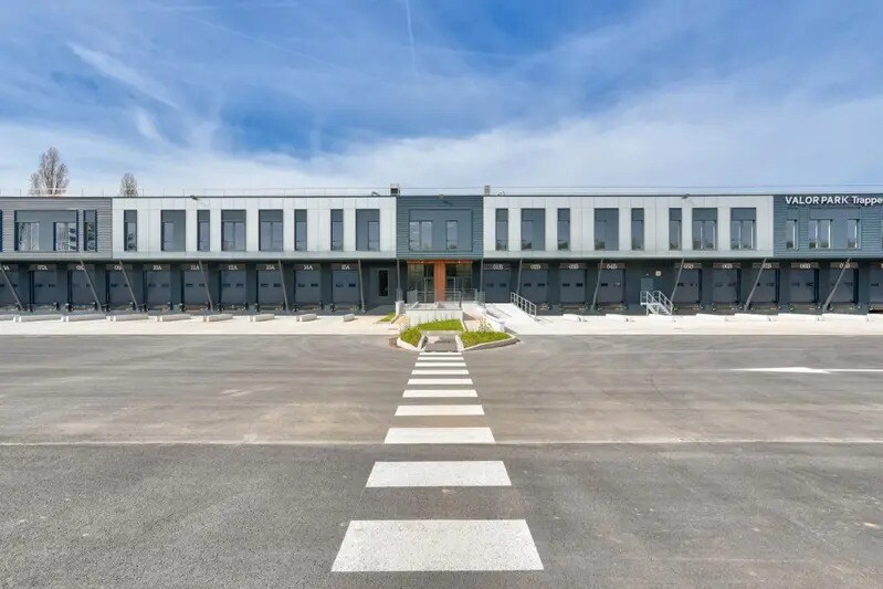 10 Avenue Des Frères Lumière, Trappes à louer - Photo de l’immeuble – Image 2 sur 8