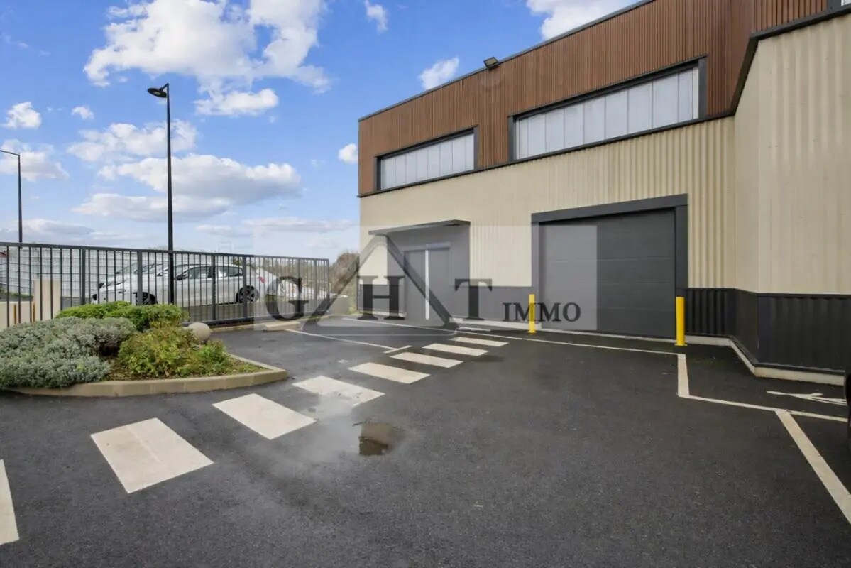 Industriel/Logistique dans Marcoussis à louer Photo de l’immeuble– Image 1 sur 7