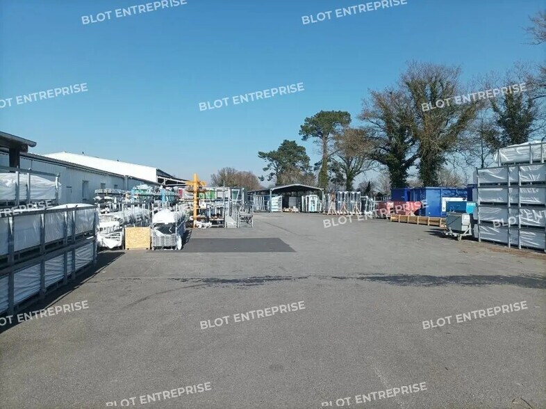 Local d’activités dans Vigneux-de-Bretagne à louer - Photo de l’immeuble – Image 2 sur 10