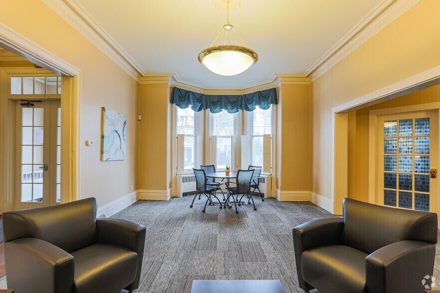 510 Washington Ave, Carnegie, PA à louer - Photo intérieure – Image 3 sur 36