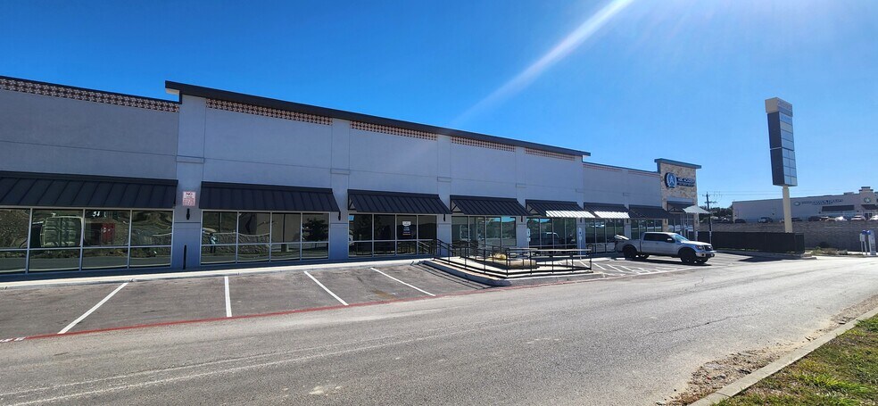 15319 Lookout Rd, San Antonio, TX à louer - Photo de l’immeuble – Image 2 sur 10