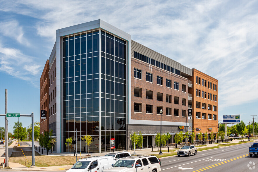 805 S Walton Blvd, Bentonville, AR à louer - Photo de l’immeuble – Image 3 sur 7