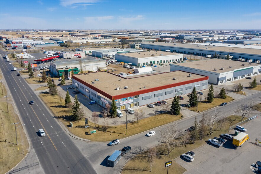 4919-6230 61 Av SE, Calgary, AB à louer - Aérien – Image 2 sur 4