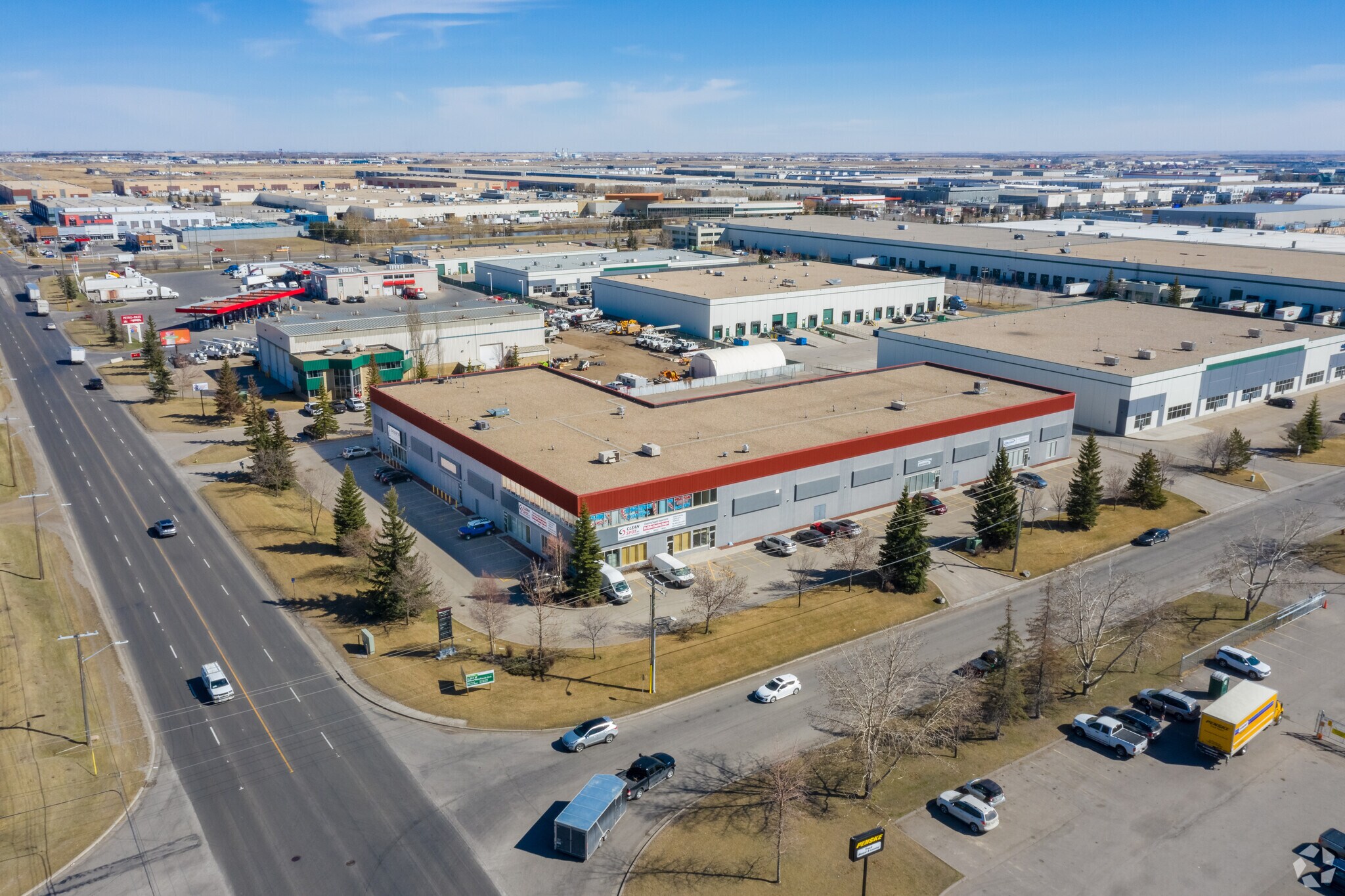 4919-6230 61 Av SE, Calgary, AB à louer Aérien– Image 1 sur 3