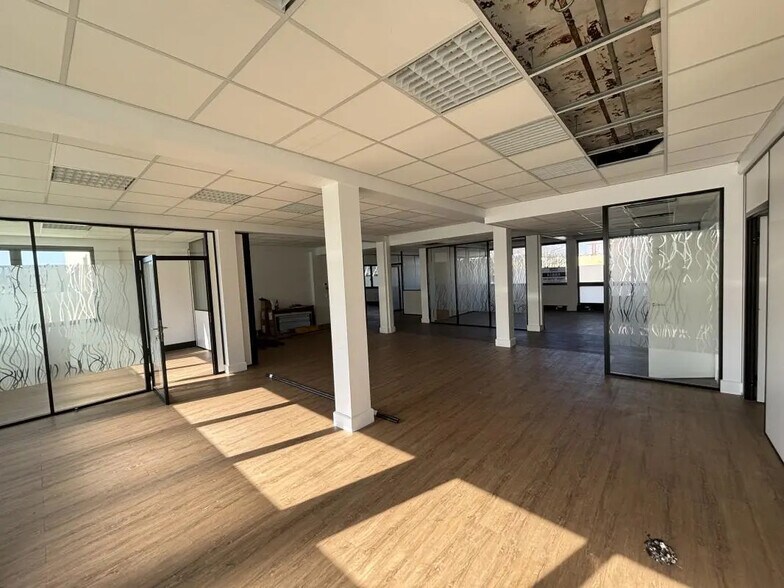 Local commercial dans Colombes à louer - Photo de l’immeuble – Image 1 sur 5