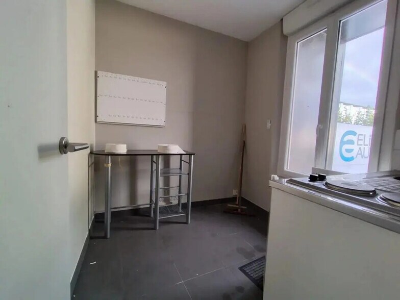 185 Route Nationale 10, Coignières à louer - Photo de l’immeuble – Image 3 sur 6