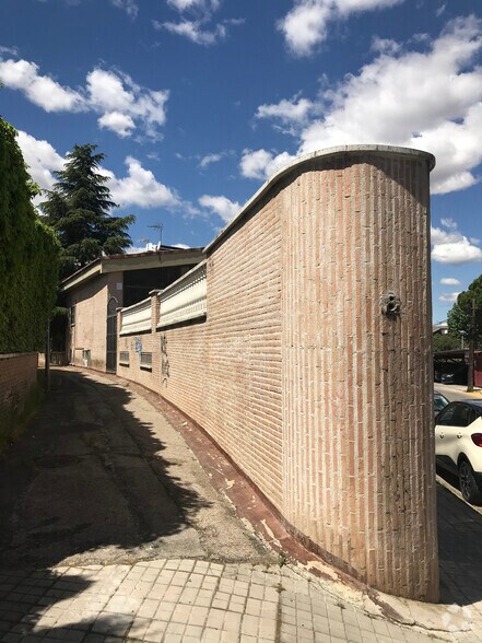Local commercial dans Paracuellos de Jarama, Madrid à vendre - Photo de l’immeuble – Image 3 sur 3
