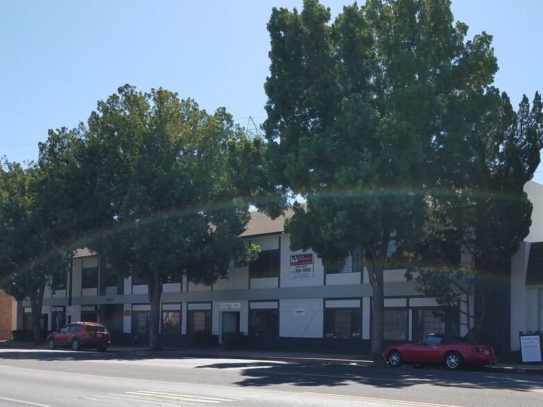 847 N Hollywood Way, Burbank, CA à louer - Photo de l’immeuble – Image 2 sur 3