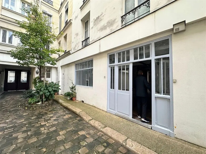 Local commercial dans Paris à louer - Photo de l’immeuble – Image 1 sur 9