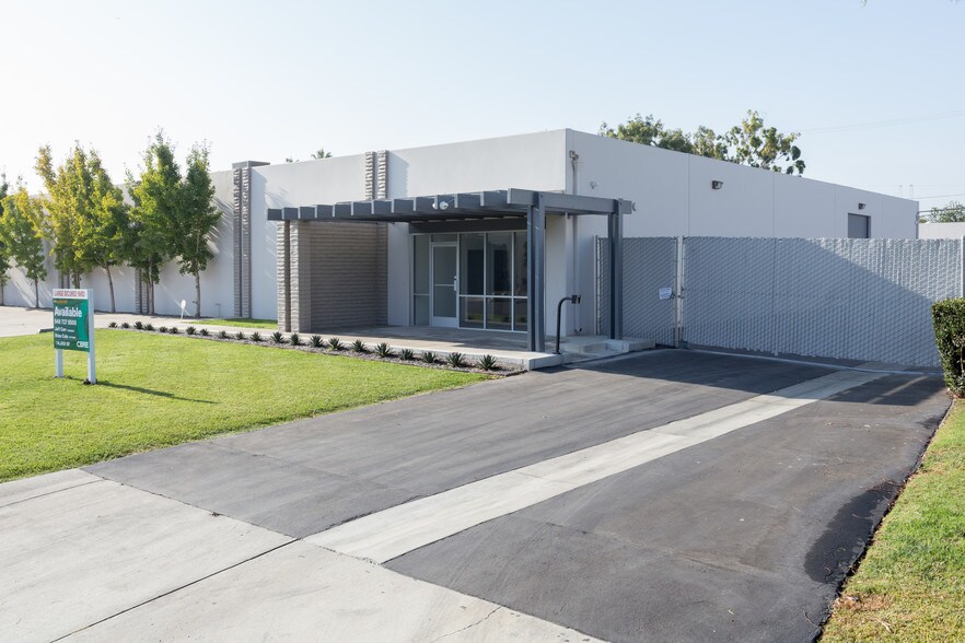 1702 Kaiser Ave, Irvine, CA à louer - Photo principale – Image 1 sur 3