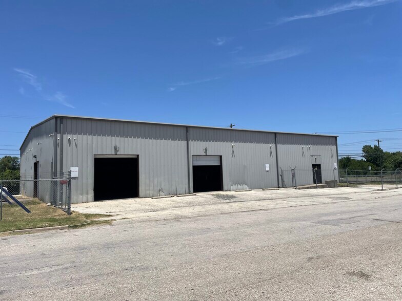 4110 Felter Ln, Austin, TX à louer - Photo de l’immeuble – Image 2 sur 11