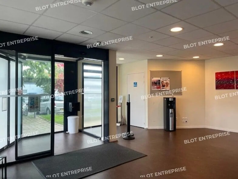 Bureau dans Brech à vendre - Photo de l’immeuble – Image 3 sur 9