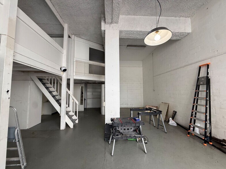 Local commercial dans Paris à vendre - Photo de l’immeuble – Image 1 sur 6