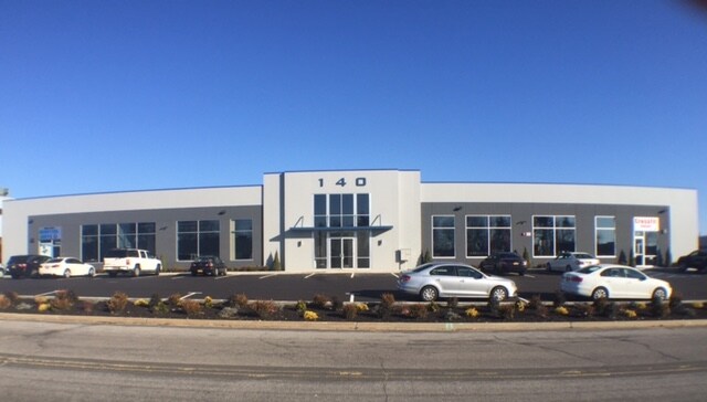 140 Eileen Way, Syosset, NY à louer Photo principale– Image 1 sur 3