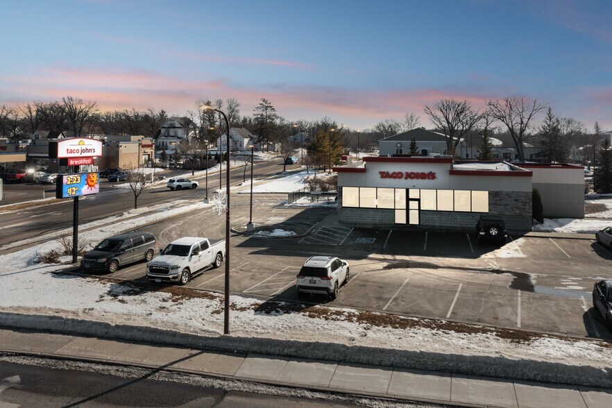 233 Frazee St E, Detroit Lakes, MN à vendre - Photo de l’immeuble – Image 1 sur 2