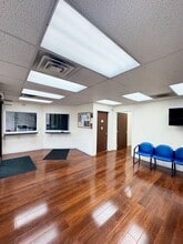 869 Main St, Darby, PA à louer Photo intérieure– Image 2 sur 37