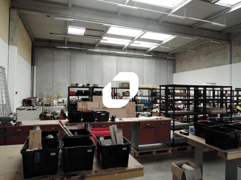 Local d’activités dans Moissy-Cramayel à louer - Photo de l’immeuble – Image 1 sur 2