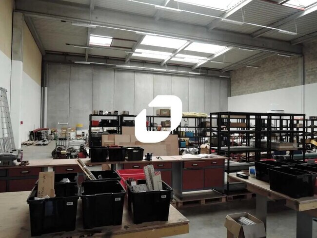 Plus de détails pour Local d'activités à louer