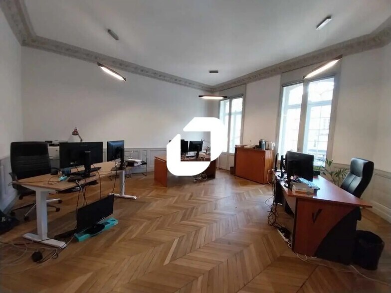 Bureau dans Bordeaux à louer - Photo de l’immeuble – Image 2 sur 21