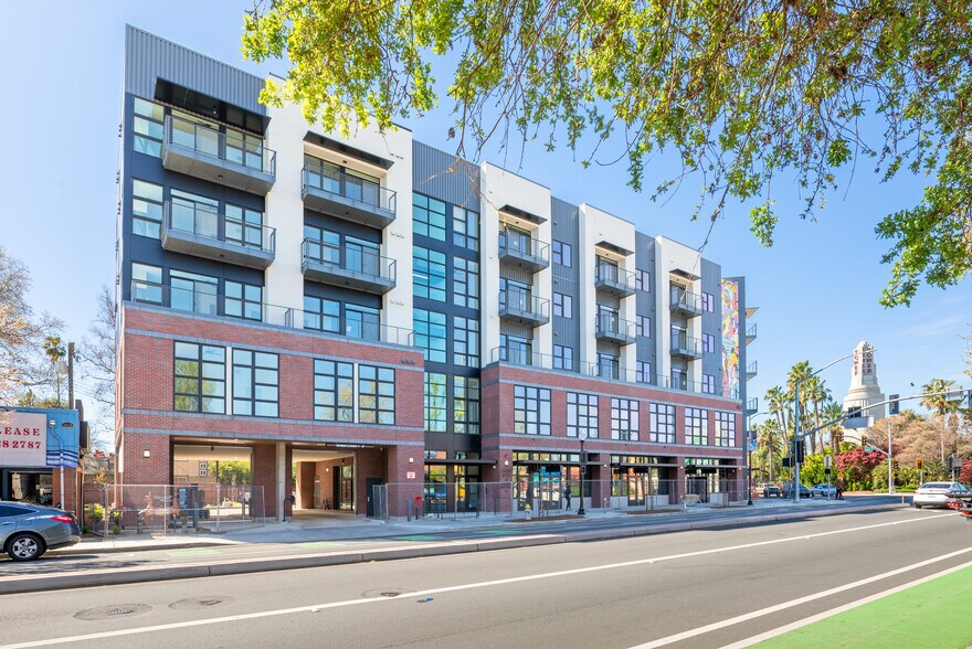 1600 Broadway, Sacramento, CA à louer - Photo de l’immeuble – Image 3 sur 24