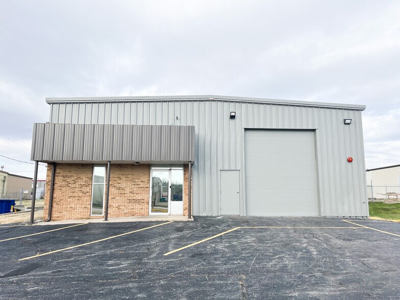 2465 E Jean St, Springfield, MO à louer - Photo de l’immeuble – Image 3 sur 12