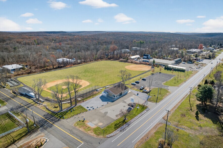 742 Amity Rd, Bethany, CT à vendre - Photo de l’immeuble – Image 1 sur 30