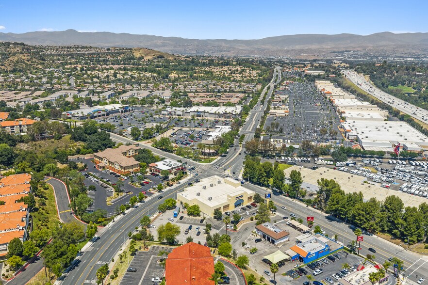 24840 Pico Canyon Rd, Santa Clarita, CA à vendre - Photo de l’immeuble – Image 2 sur 6
