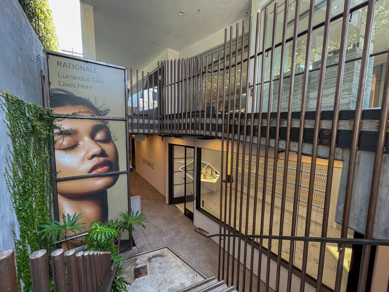 8441 Melrose Pl, Los Angeles, CA à louer - Photo de l’immeuble – Image 3 sur 10