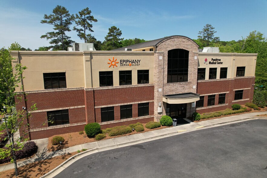 710 Newnan Crossing Byp, Newnan, GA à louer - Photo principale – Image 1 sur 2