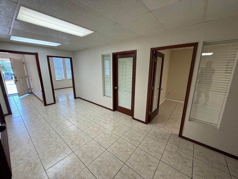 6910 Bellaire Blvd, Houston, TX à louer - Photo intérieure – Image 3 sur 27