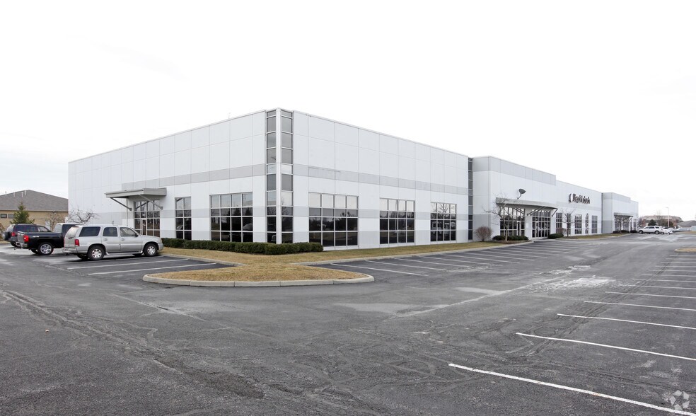 7719 Graphics Way, Lewis Center, OH à louer - Photo principale – Image 1 sur 2