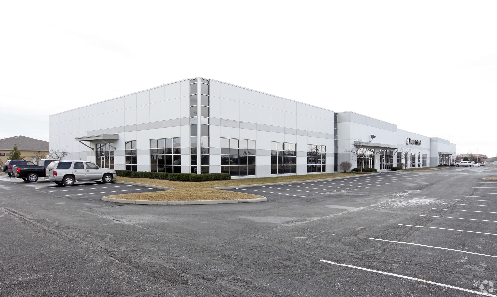 7719 Graphics Way, Lewis Center, OH à louer Photo principale– Image 1 sur 3