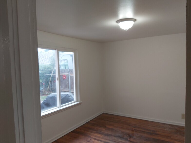 350 SE Lilly Ave, Corvallis, OR à vendre - Photo intérieure – Image 2 sur 21