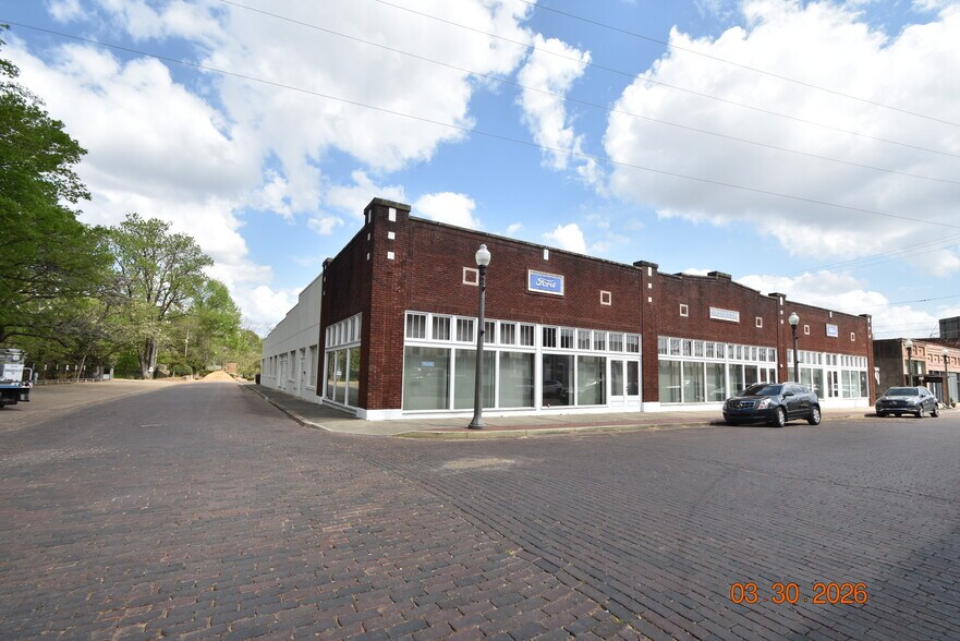 101 Main St, Greenwood, MS à vendre - Photo de l’immeuble – Image 1 sur 60