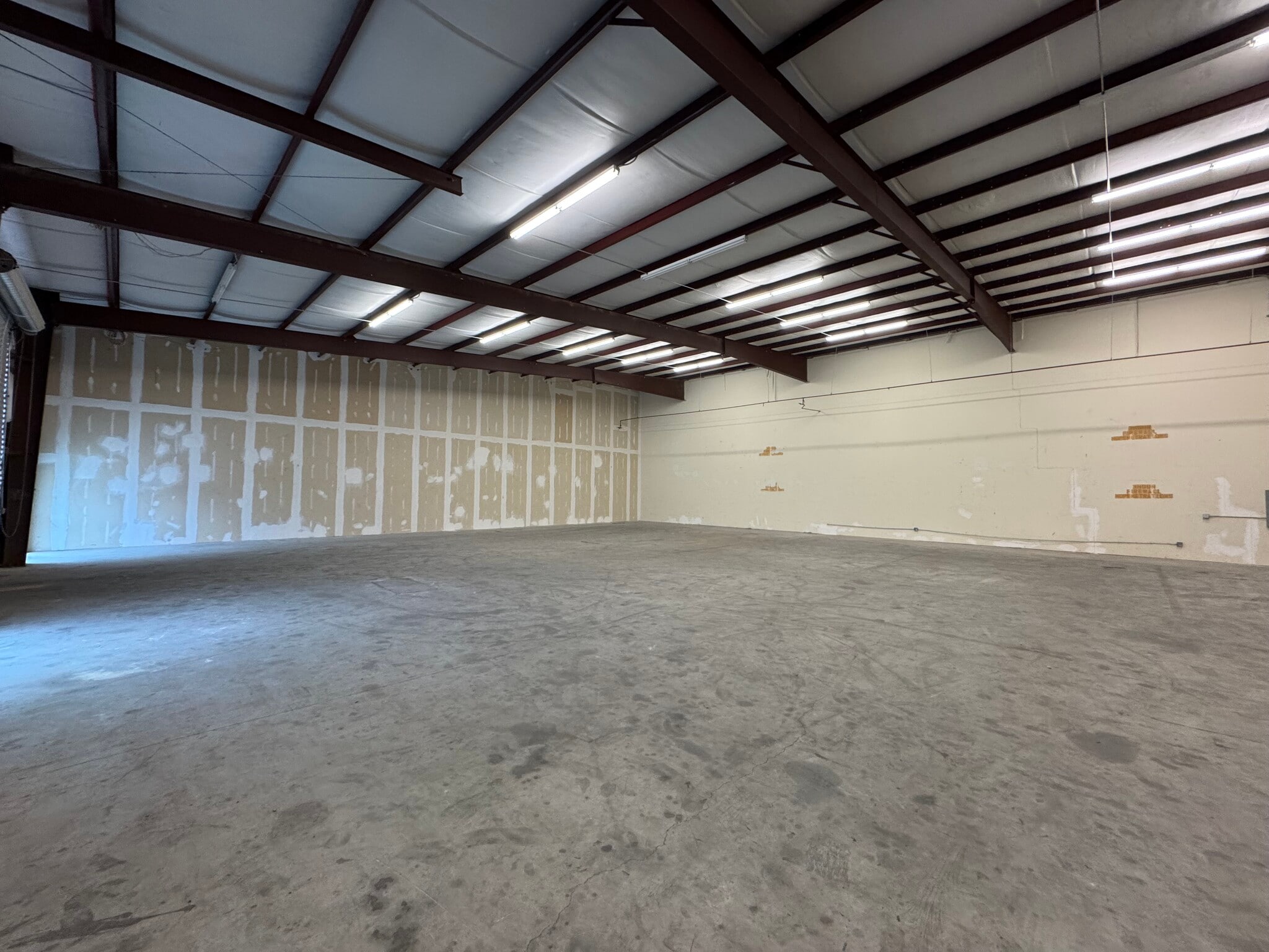 220 Barren Springs Dr, Houston, TX à louer Photo intérieure– Image 1 sur 3