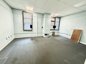 3134 14th St, Long Island City, NY à louer Photo de l’immeuble– Image 1 sur 7