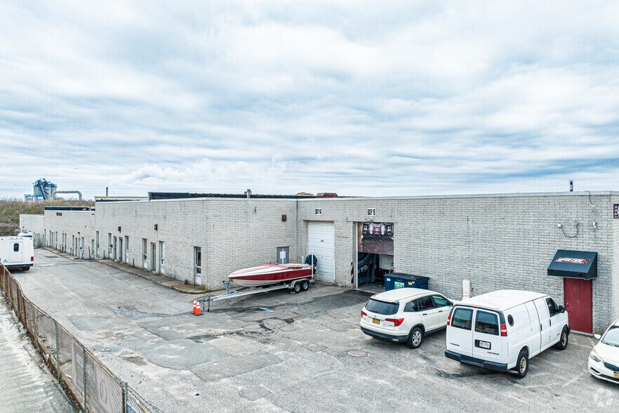49 E Industry Ct, Deer Park, NY à louer - Photo de l’immeuble – Image 3 sur 3