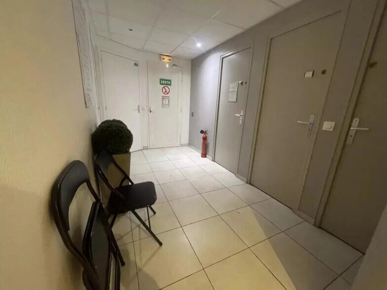 Bureau dans Cannes à vendre - Photo de l’immeuble – Image 2 sur 8